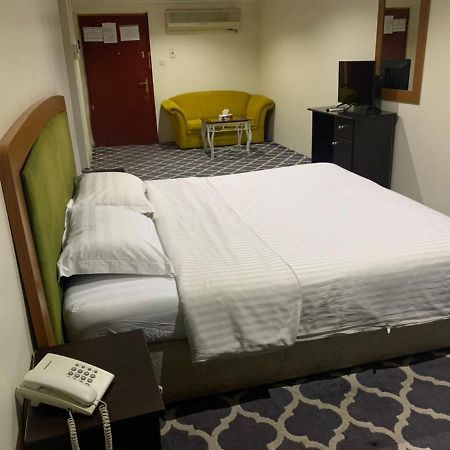 Al Aziziyah Hotel And Suites 海米斯穆谢特 外观 照片