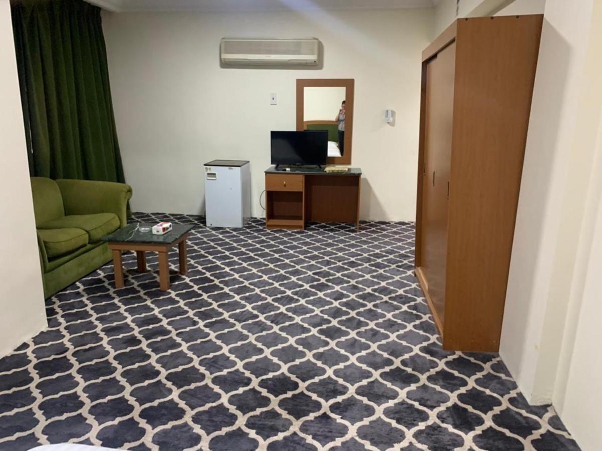 Al Aziziyah Hotel And Suites 海米斯穆谢特 外观 照片