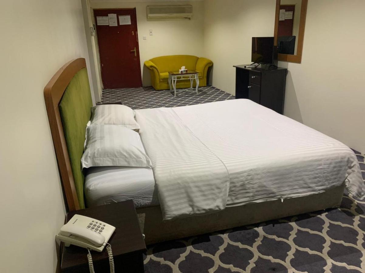 Al Aziziyah Hotel And Suites 海米斯穆谢特 外观 照片