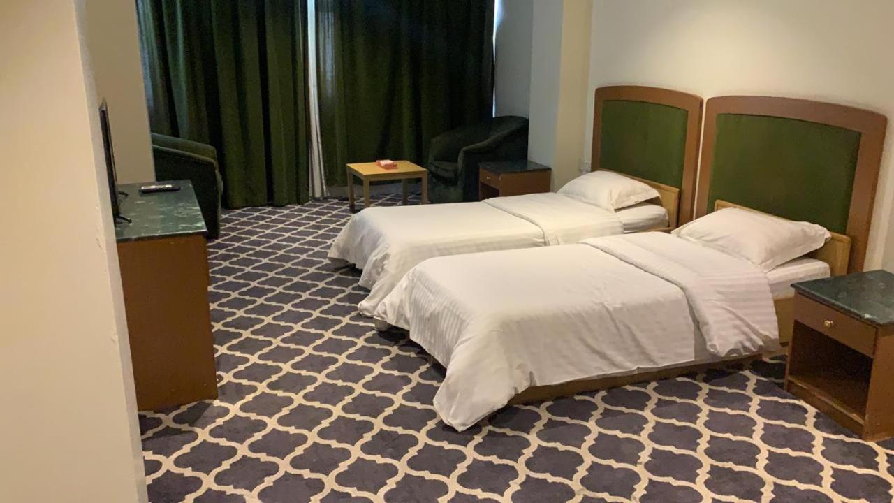 Al Aziziyah Hotel And Suites 海米斯穆谢特 外观 照片