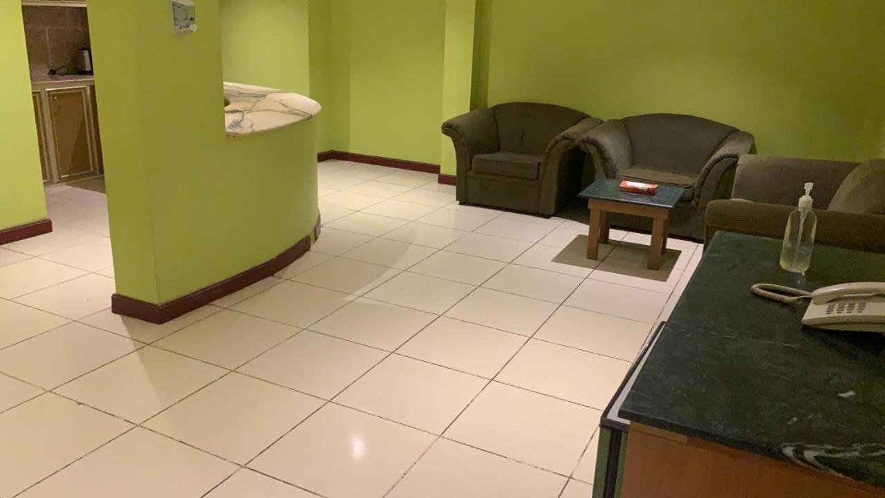 Al Aziziyah Hotel And Suites 海米斯穆谢特 外观 照片