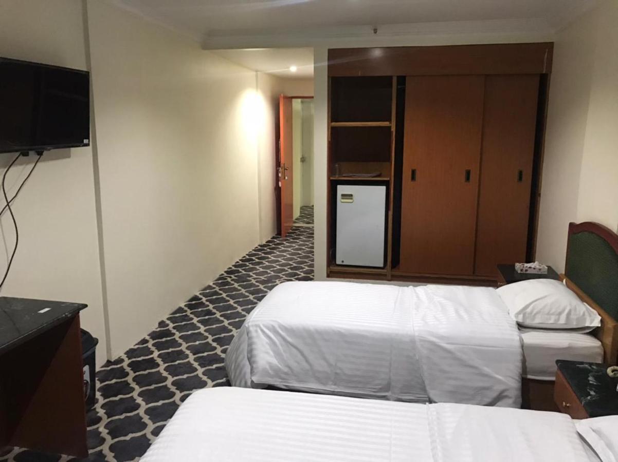 Al Aziziyah Hotel And Suites 海米斯穆谢特 外观 照片