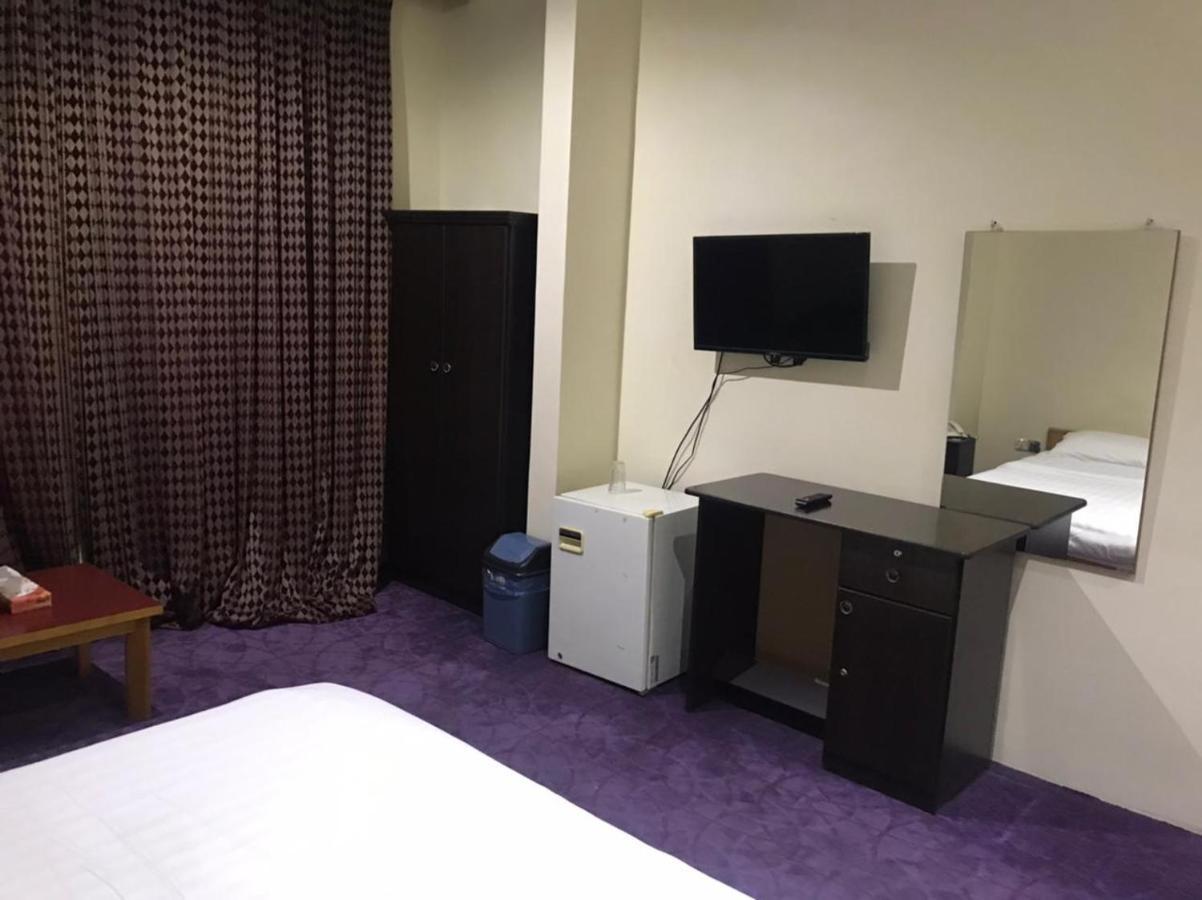 Al Aziziyah Hotel And Suites 海米斯穆谢特 外观 照片