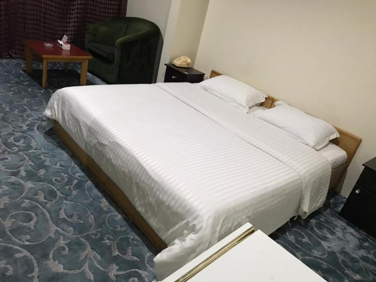 Al Aziziyah Hotel And Suites 海米斯穆谢特 外观 照片