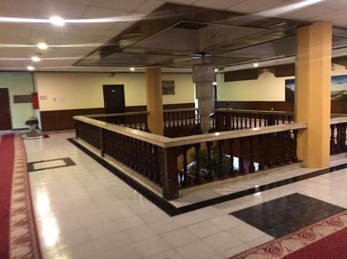 Al Aziziyah Hotel And Suites 海米斯穆谢特 外观 照片