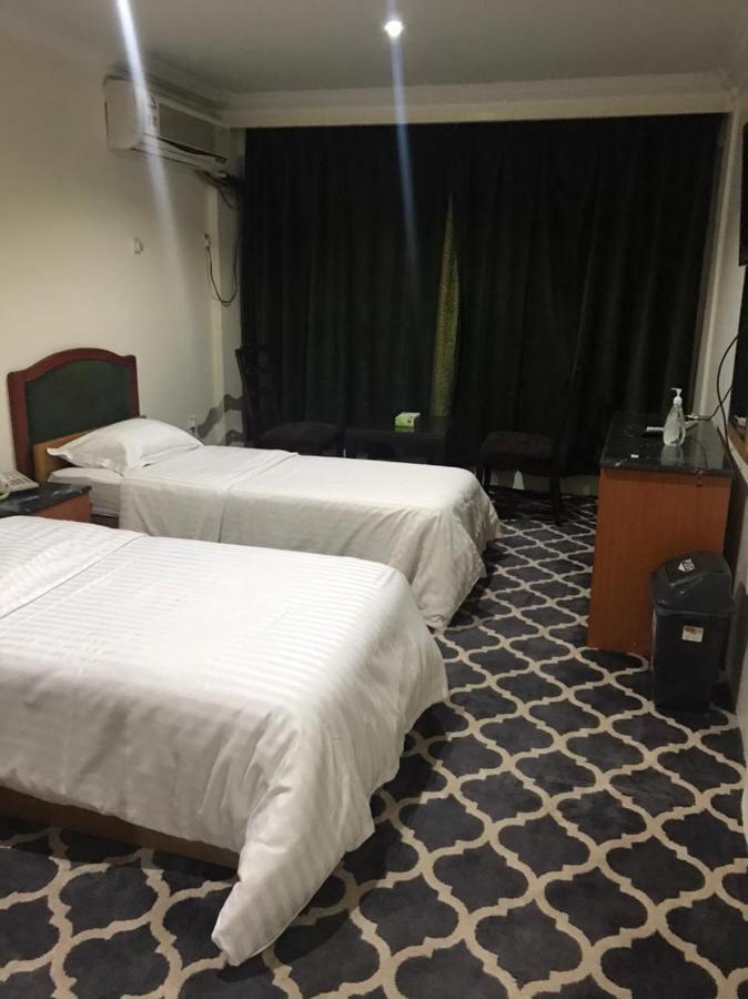 Al Aziziyah Hotel And Suites 海米斯穆谢特 外观 照片