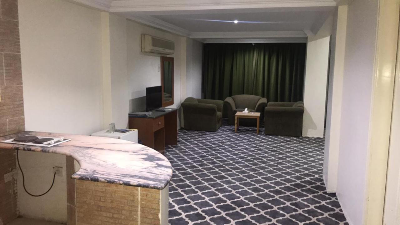 Al Aziziyah Hotel And Suites 海米斯穆谢特 外观 照片
