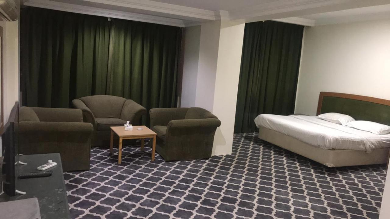 Al Aziziyah Hotel And Suites 海米斯穆谢特 外观 照片