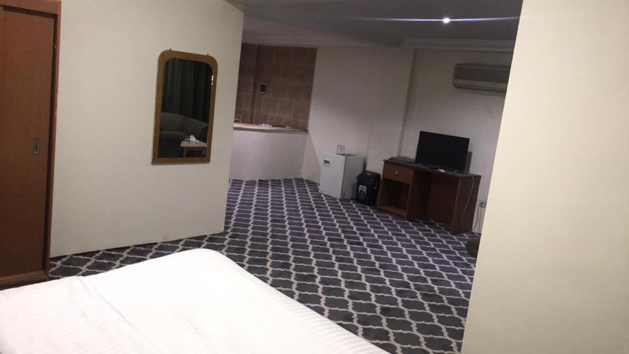 Al Aziziyah Hotel And Suites 海米斯穆谢特 外观 照片
