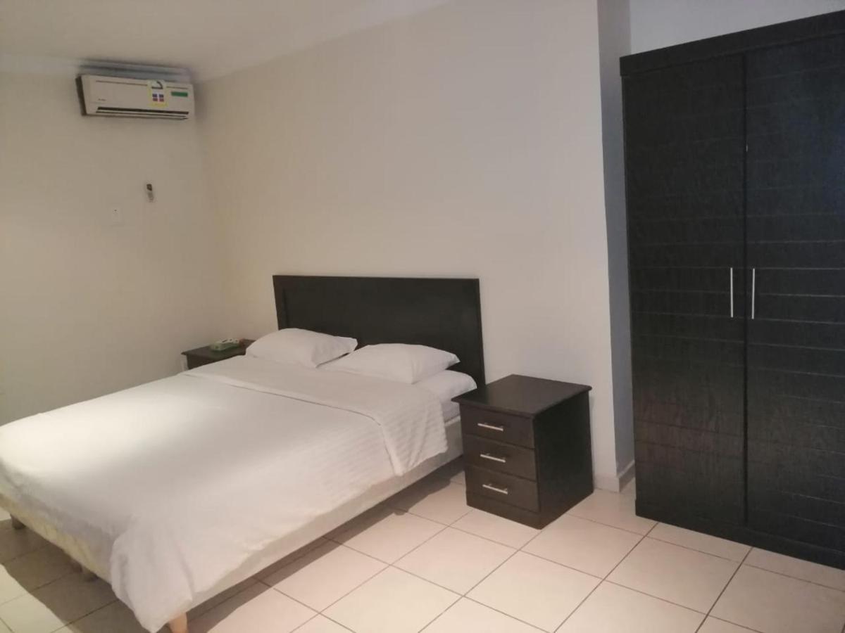 Al Aziziyah Hotel And Suites 海米斯穆谢特 外观 照片